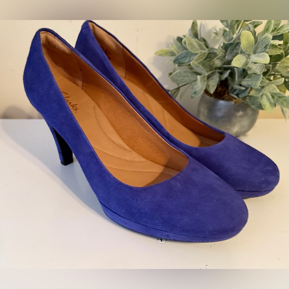 Clark’s Elegant Blue Indigo Suede Women's Heels Sz 8.5